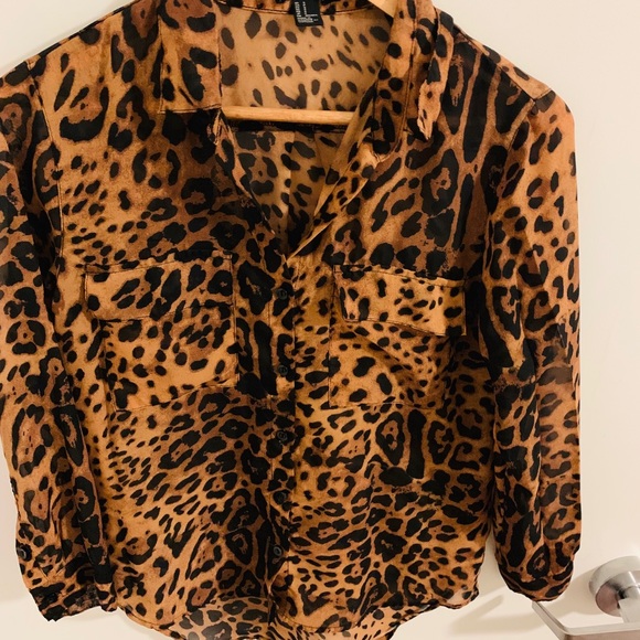 FOREVER21 Button up top - Picture 4 of 7